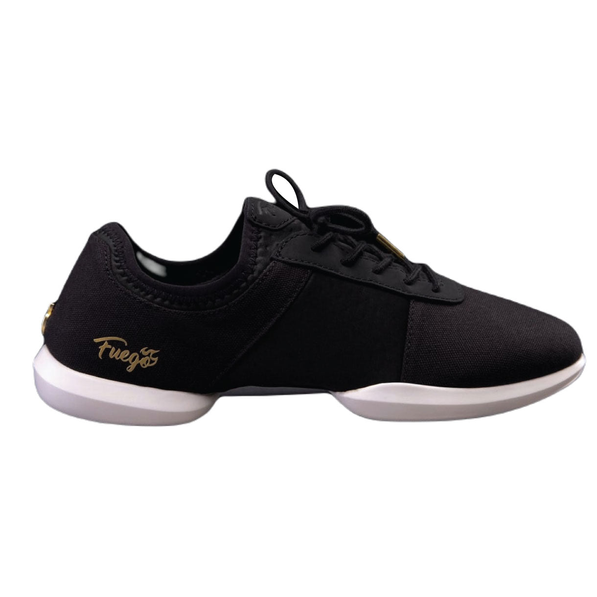 Fuego Dance Sneakers: Schwarze vegane Schuhe mit weißer geteilter Sohle, extraleichtem Design und goldenem „Fuego“-Logo.
